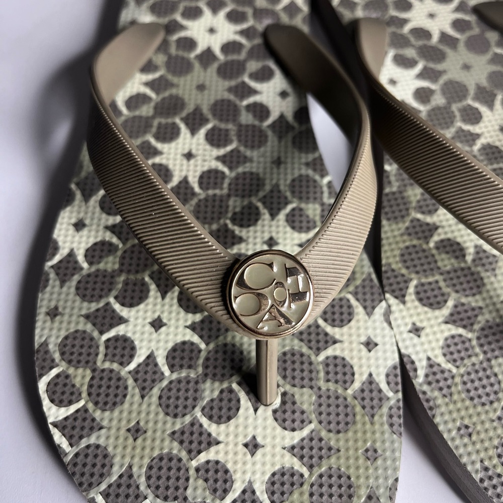 Coach Signature Logo Flip Flops Sandals Beige Brown Women’s Size 9-10 - Picture 2 of 4